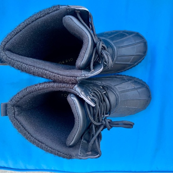 Women's Black Lace-Up Cold Weather Bootie boots size 6R EUC - Picture 9 of 10